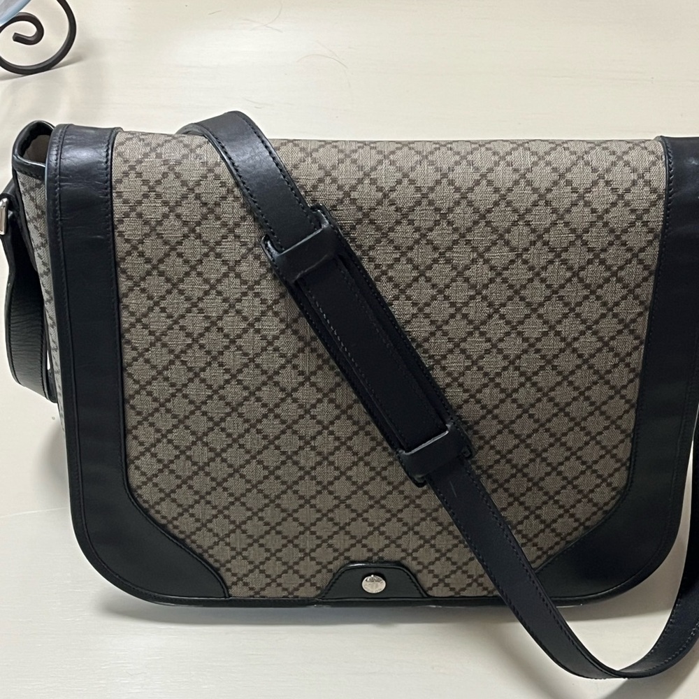 Authentic Gucci Messenger Bag